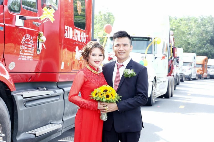 Đón dâu bằng xe đầu kéo mỹ Hoàng Huy
