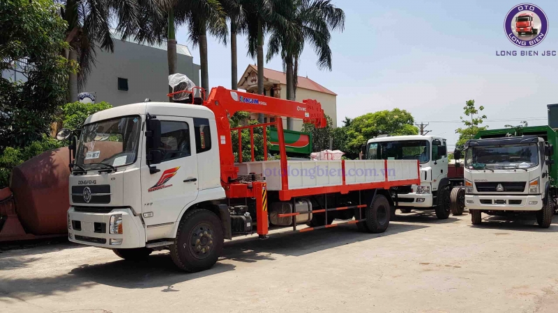 Xe tải Dongfeng B180 gắn cẩu tự hành 5 tấn KANGLIM KS1056