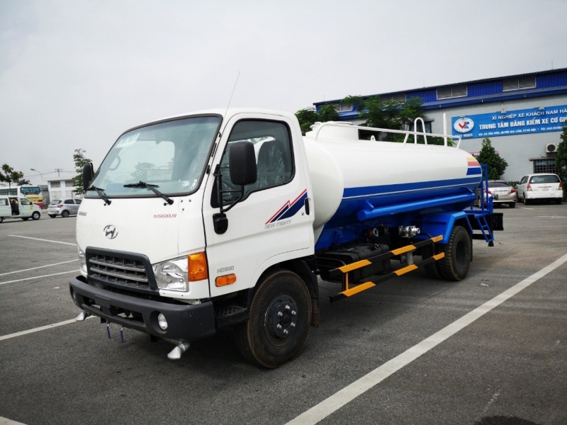 Xe phun nước rửa đường Hyundai 6 khối