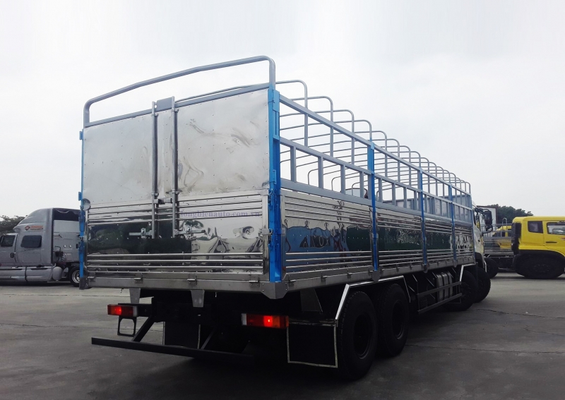 Giá bán xe tải Dongfeng thùng mui bạt Hoàng Huy 2023